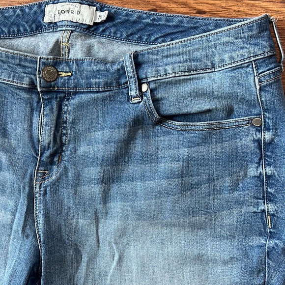 Torrid Bermuda Jean shorts sz 20 - Picture 3 of 6